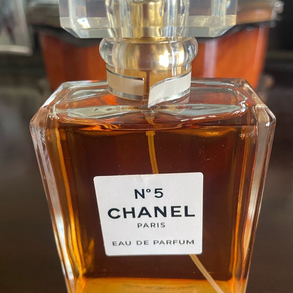CHANEL N°5 Eau de Parfum - White and Black